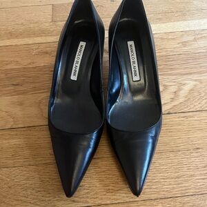 Manolo Blahnik low heel pump in black leather